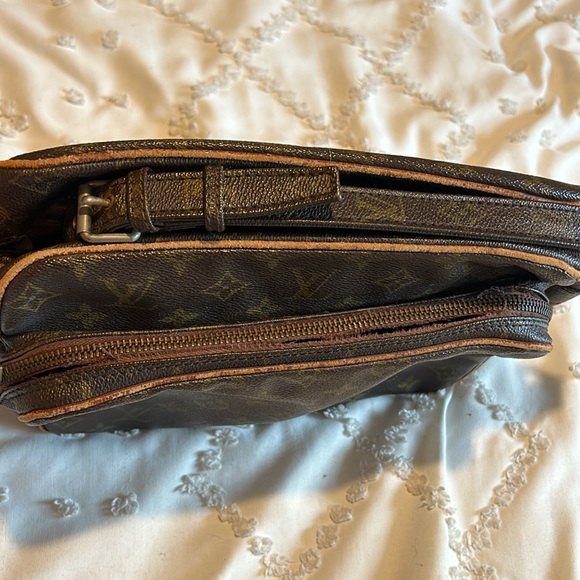 Authentic Louis Vuitton Monogram Dual Compartment Camera Messenger Crossbody Bag - Picture 8 of 16